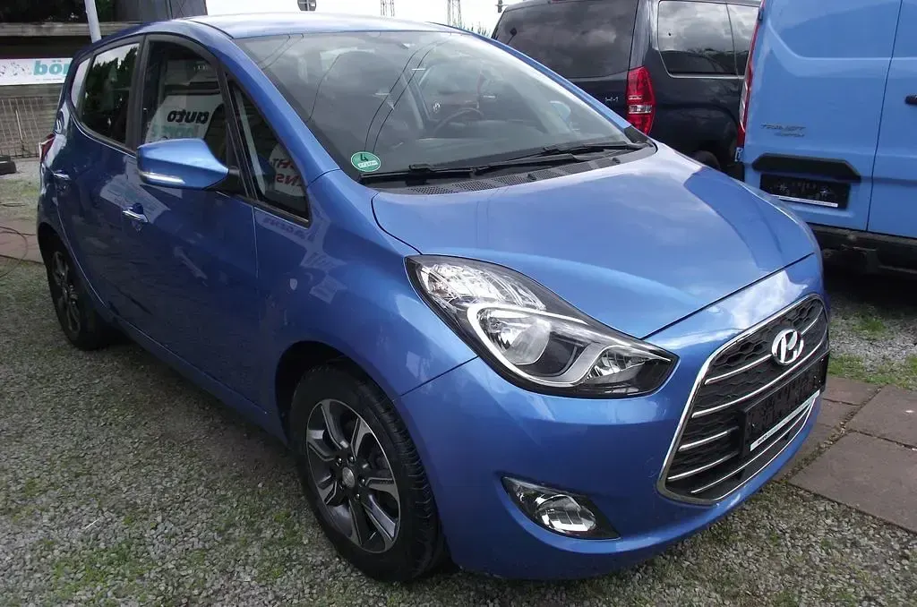 Gebraucht Hyundai ix20 Space Plus 125 PS (91 kW) 2018 Ara blue / met Kleinwagen