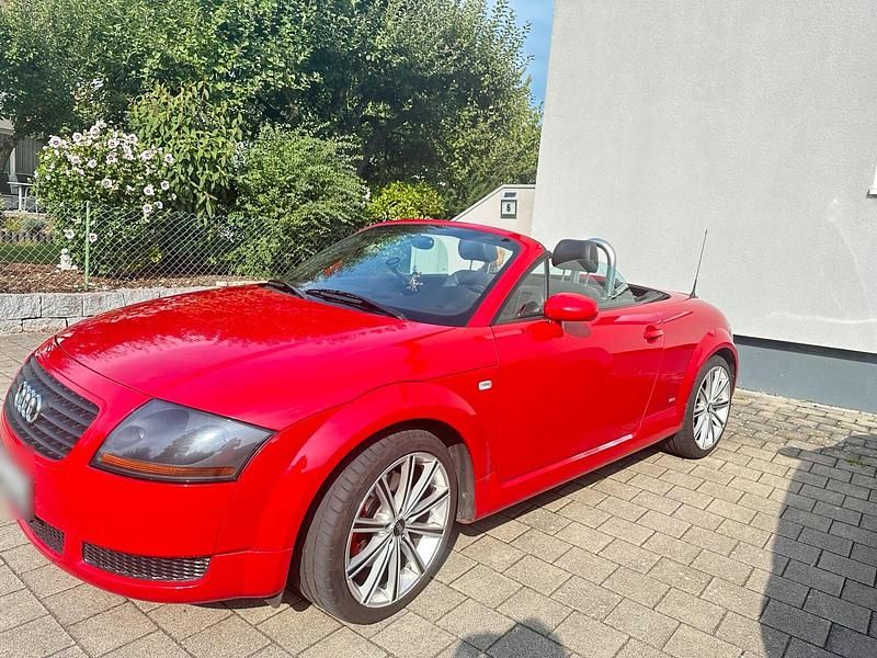 Gebraucht Audi TT Roadster 150 PS (110 kW) 2021 Rot Cabrio