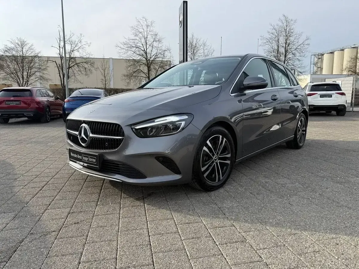 Second-hand Mercedes B180 Progressive 136 CP (100 kW) 2024 Gri Monovolum