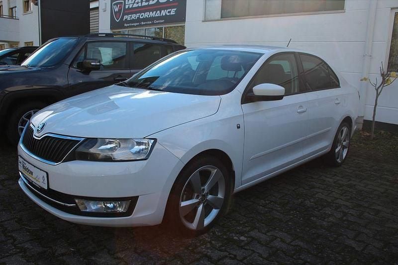 Weiß Gebraucht 2013 Skoda Rapid Elegance Limousine | 6.900 € (Guter Preis) - Bild 1/4