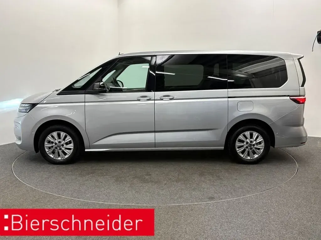 Gebraucht VW Multivan Life 150 PS (110 kW) 2024 Silber Van / Kleinbus