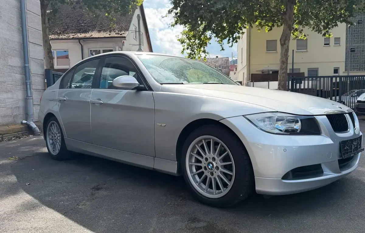 Gebraucht BMW 318 129 PS (94 kW) 2006 Silber Limousine