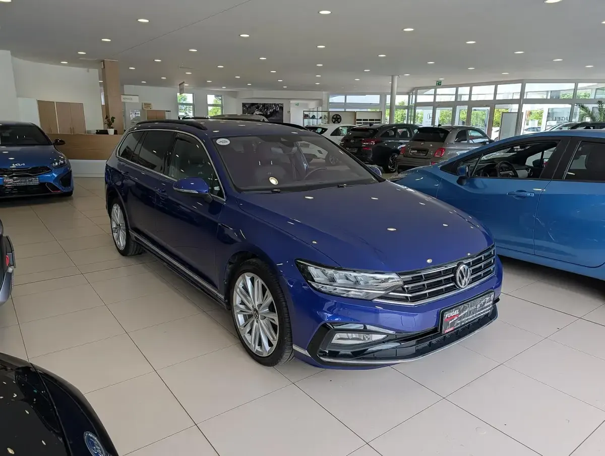 Gebraucht VW Passat R-line 190 PS (139 kW) 2019 Lapiz blue metallic Kombi