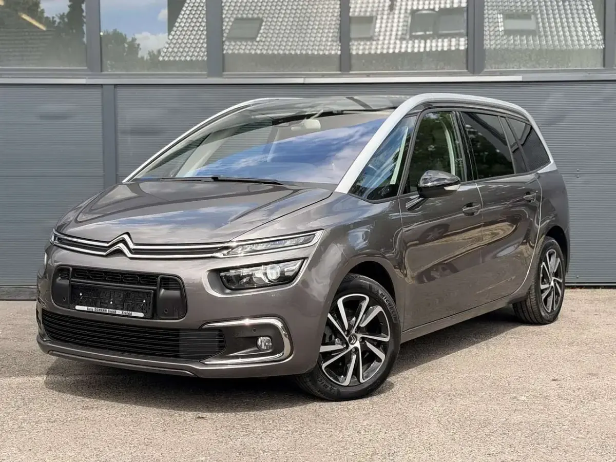 Gebraucht Citroën C4 Shine 131 PS (96 kW) 2022 Lackierung platiniumgrau/typ Van / Kleinbus