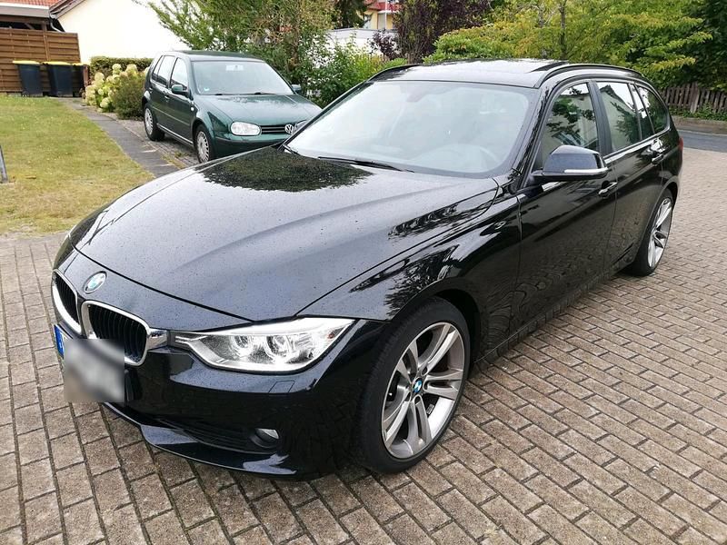 Schwarz Gebraucht 2013 BMW 316 Sport Line Kombi | 7.999 € (Guter Preis) - Bild 1/4
