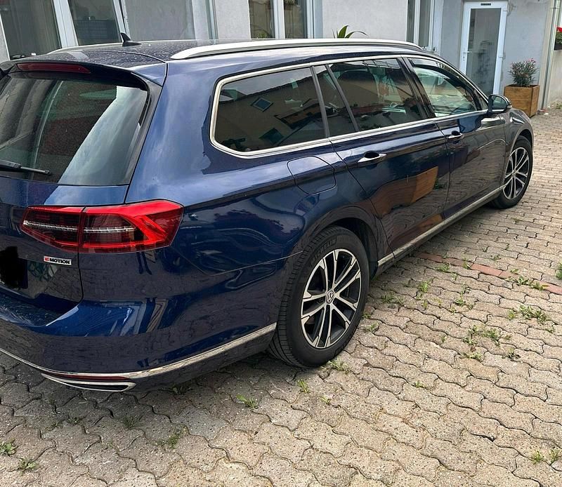 Gebraucht VW Passat 190 PS (139 kW) 2019 Blau Kombi
