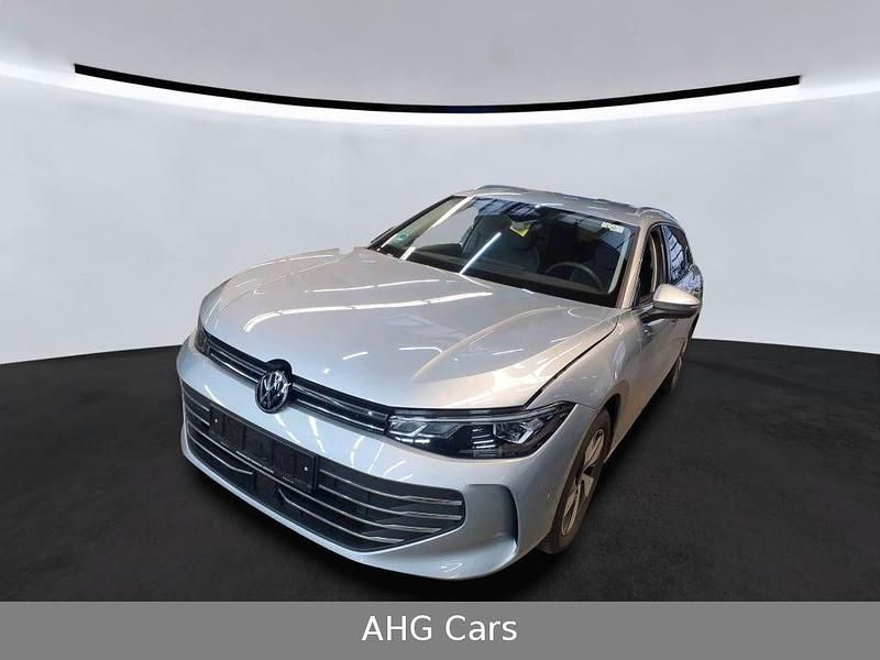 Gebraucht VW Passat R 150 PS (110 kW) 2024 Silber Kombi