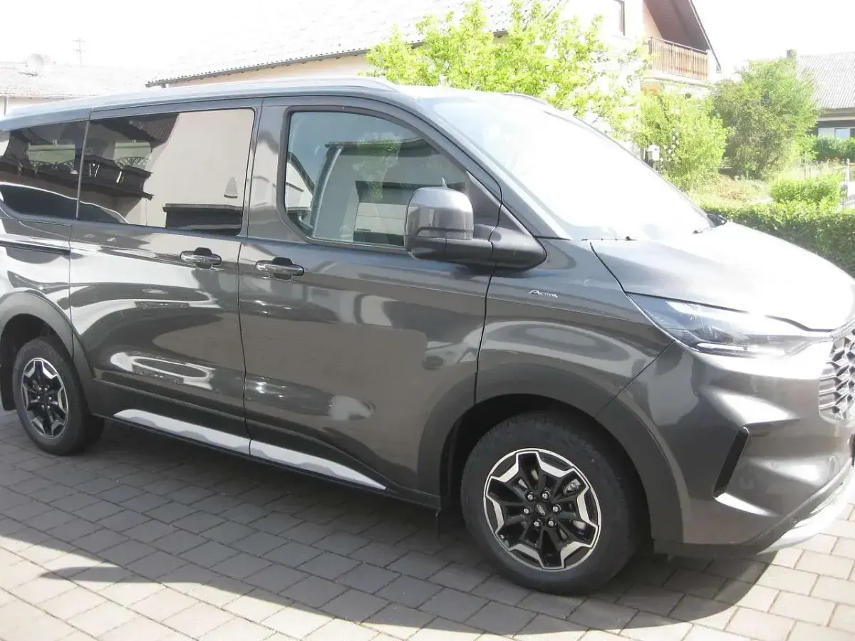 Neu Ford Tourneo Custom Active 170 PS (125 kW) 2026 Magneticgrau (metallic) Van