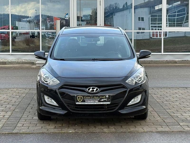 Gebraucht Hyundai i30 Trend 110 PS (80 kW) 2013 Schwarz Kombi