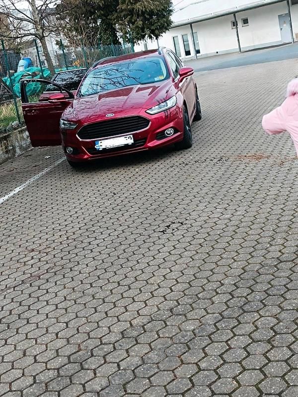 Rot Gebraucht 2015 Ford Mondeo Kombi | 11.200 € (Teuer) - Bild 1/4