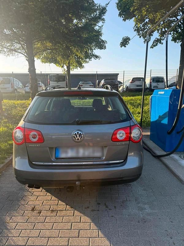 Silber Gebraucht 2008 VW Passat Limousine | 1.650 € (Superpreis) - Bild 1/4