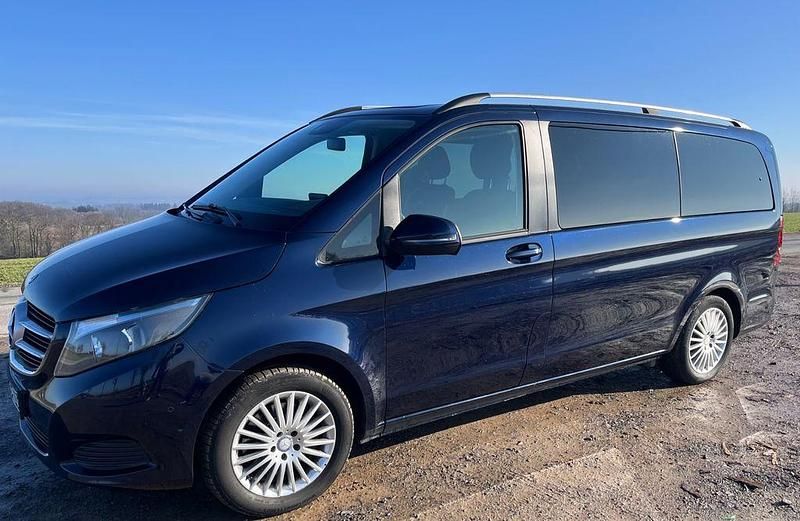 Blau Gebraucht 2016 Mercedes V220 Edition Van / Kleinbus | 26.500 € (Superpreis) - Bild 1/4