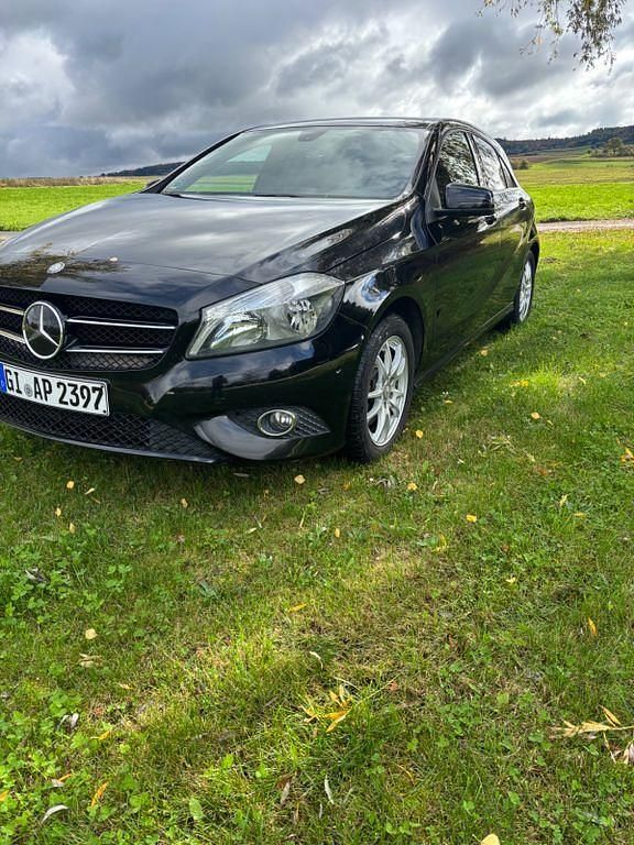 Schwarz Gebraucht 2014 Mercedes A200 AMG line Limousine | 13.600 € (Fairer Preis) - Bild 1/4