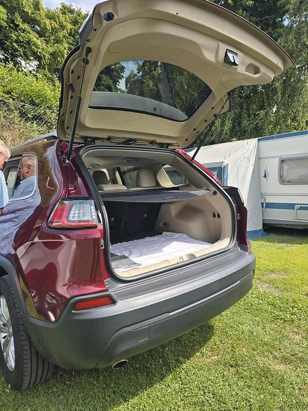 Gebraucht Jeep Cherokee 183 PS (134 kW) 2019 Rot SUV