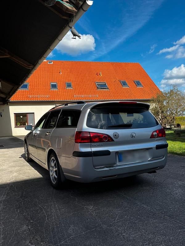 Gebraucht Honda Accord 140 PS (102 kW) 2008 Silber Kombi