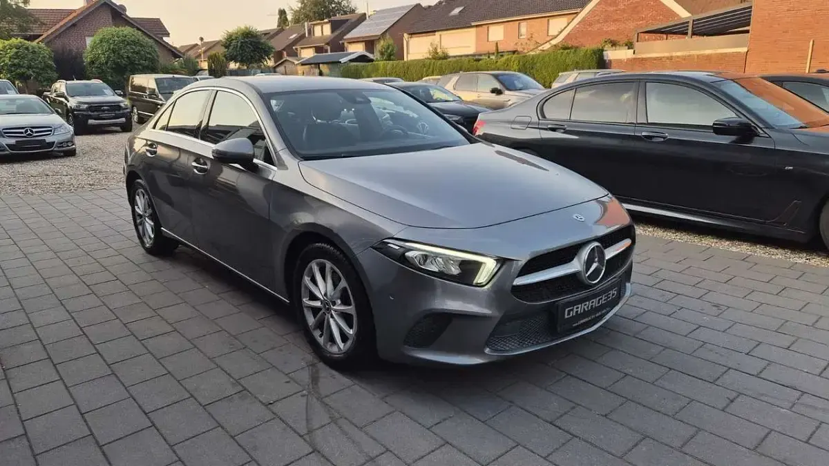 Gebraucht Mercedes A200 Progressive 163 PS (119 kW) 2019 Grau Limousine