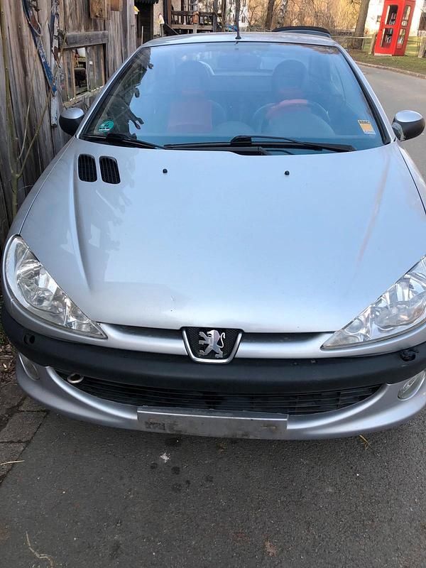 Gebraucht Peugeot 206 CC 136 PS (100 kW) 2001 Silber Cabrio
