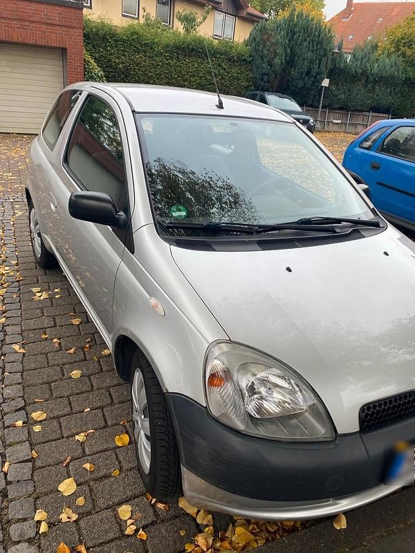 Gebraucht Toyota Yaris 60 PS (44 kW) 2002 Silber Kleinwagen
