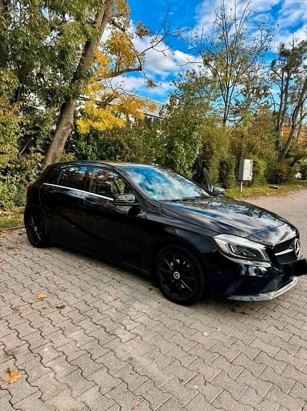 Gebraucht Mercedes A200 136 PS (100 kW) 2017 Schwarz Limousine
