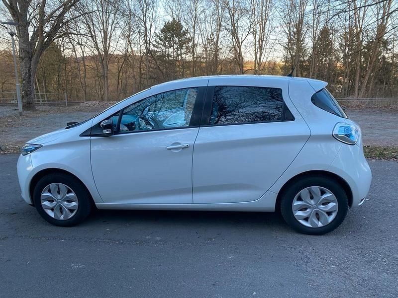Gebraucht Renault Zoe 64 kW (88 PS) 2016 Weiß Kleinwagen