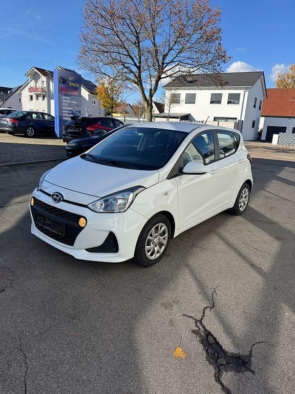 Weiß Gebraucht 2019 Hyundai i10 Trend Kleinwagen | 6.990 € (Guter Preis) - Bild 1/4