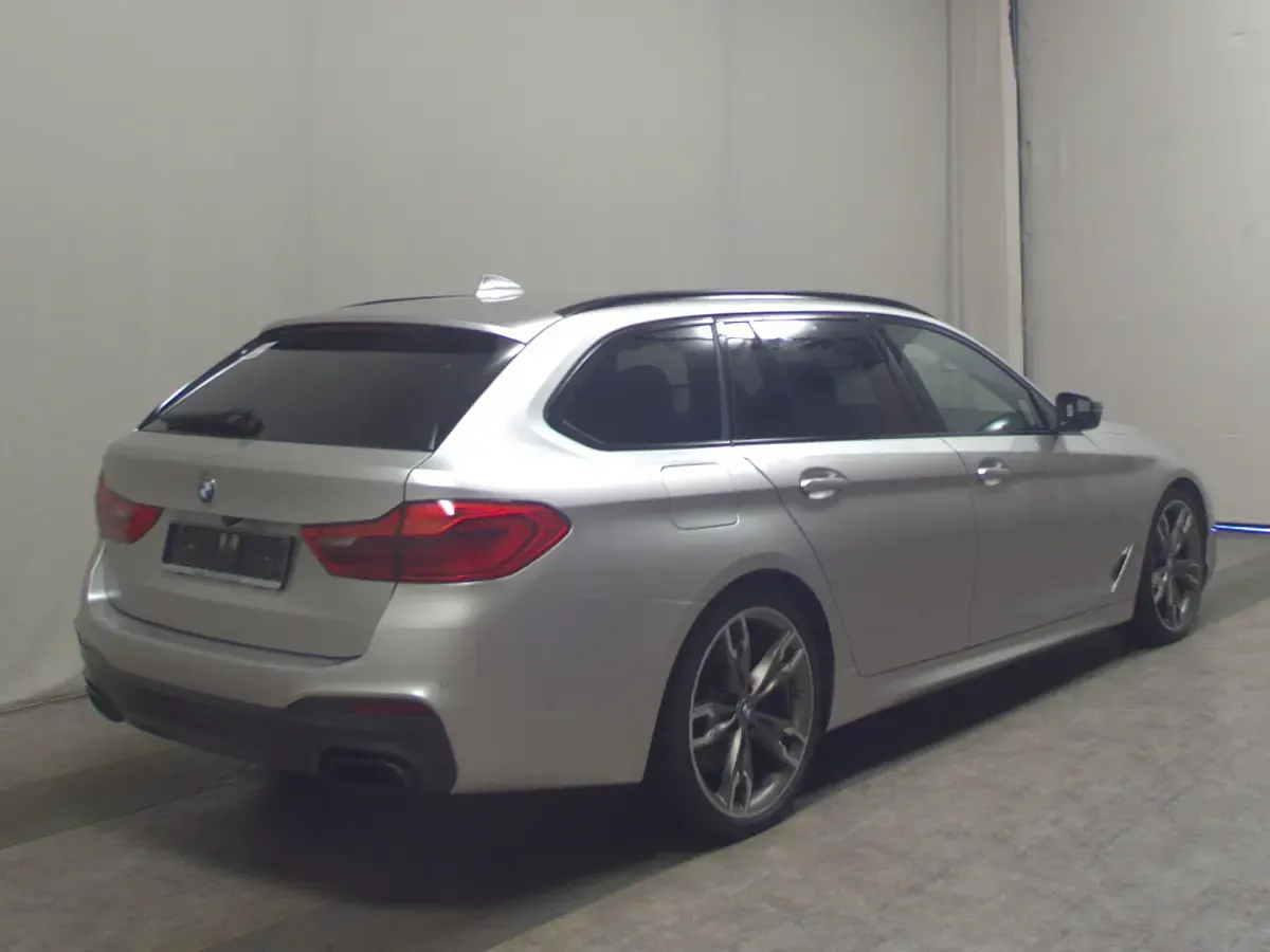 Gebraucht BMW M550 Performance 400 PS (294 kW) 2019 Grau Limousine