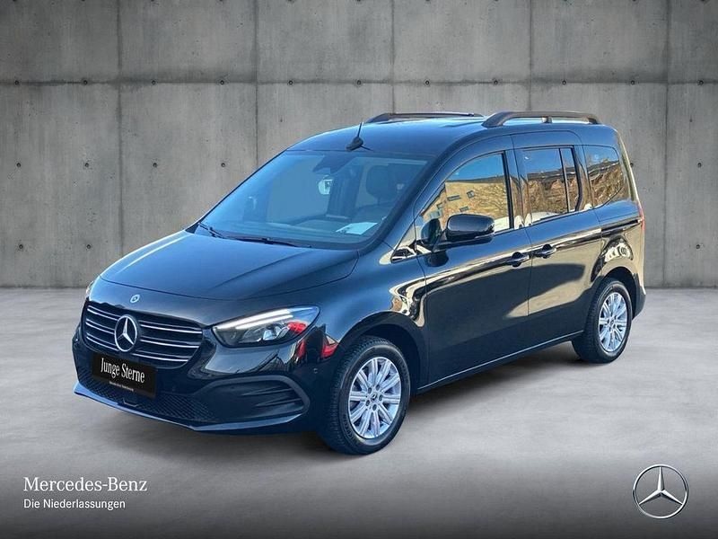 Gebraucht Mercedes T180 Progressive 131 PS (96 kW) 2024 Schwarz Van / Kleinbus