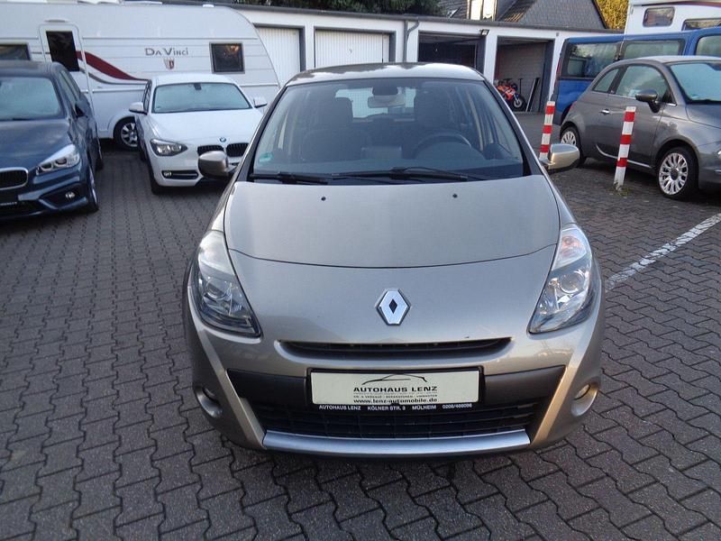 Gebraucht Renault Clio III 75 PS (55 kW) 2010 Gold Kleinwagen