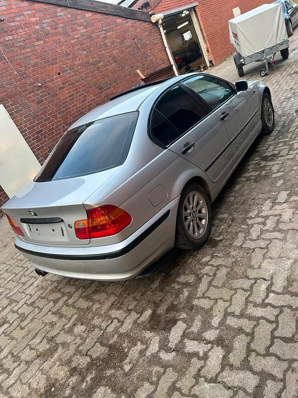 Gebraucht BMW 318 143 PS (105 kW) 2004 Silber Limousine