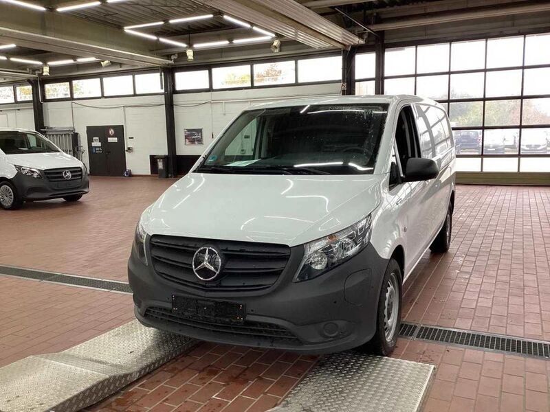 Weiss Gebraucht 2023 Mercedes e-Vito Van | 37.424 € (Fairer Preis) - Bild 1/4