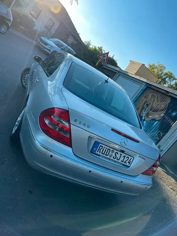 Gebraucht Mercedes E240 Elegance 177 PS (130 kW) 2003 Silber Limousine