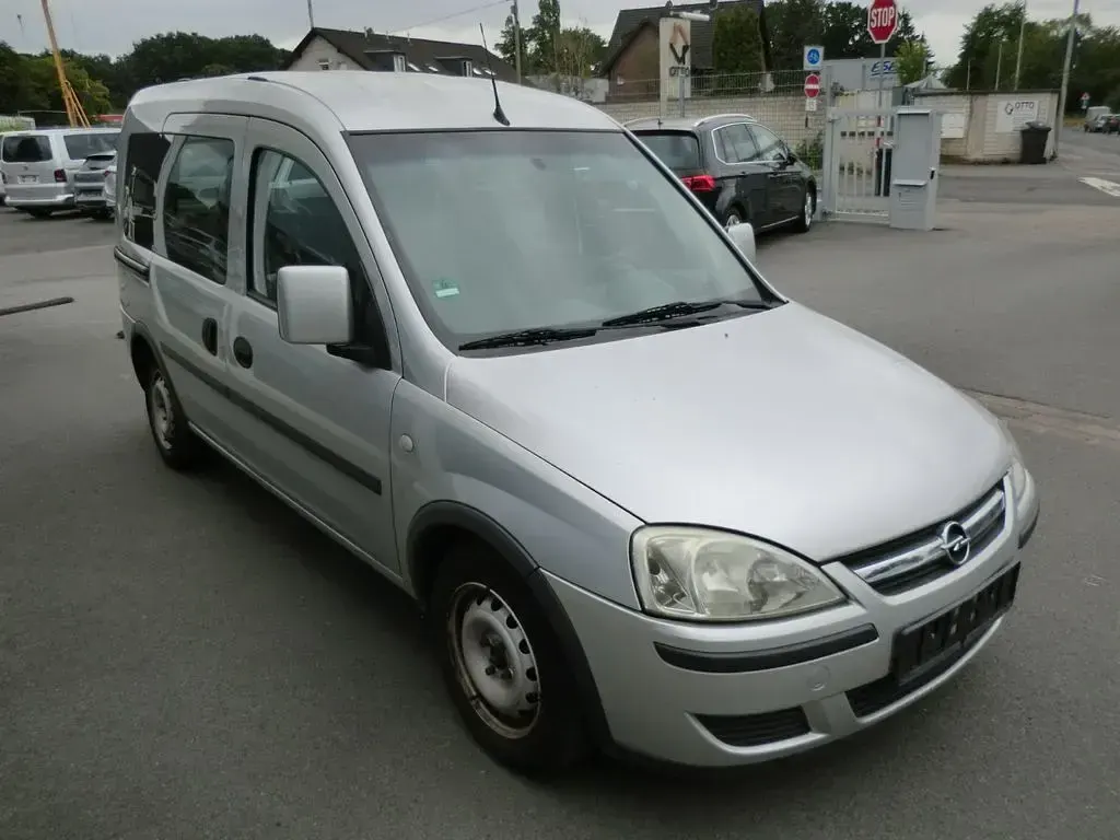 Gebraucht Opel Combo Edition 90 PS (66 kW) 2007 Silber Van / Kleinbus