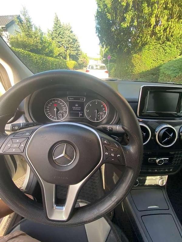 Gebraucht Mercedes B220 170 PS (125 kW) 2014 Weiß Van / Kleinbus
