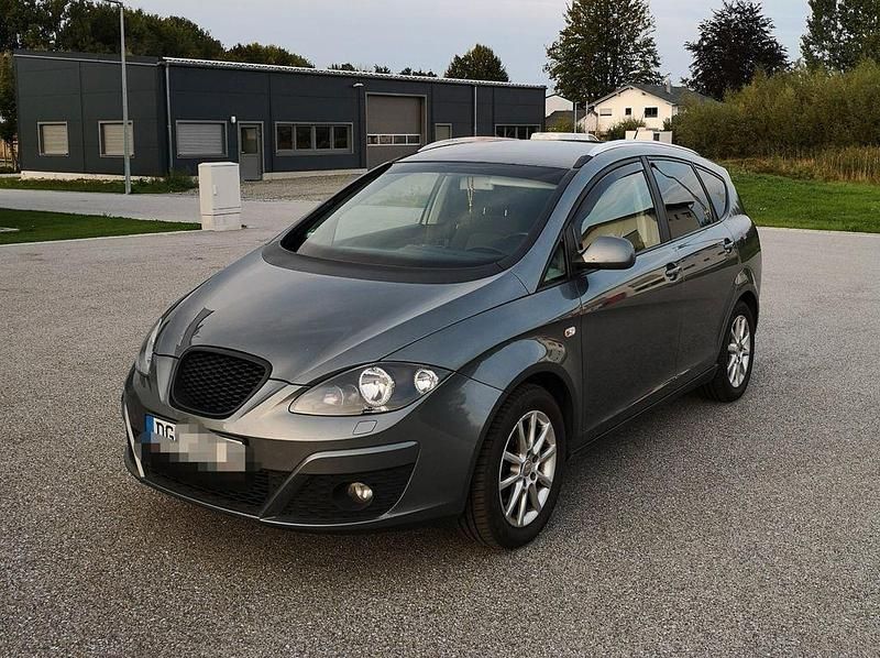 Grau Gebraucht 2012 Seat Altea XL Van / Kleinbus | 6.590 € (Fairer Preis) - Bild 1/4
