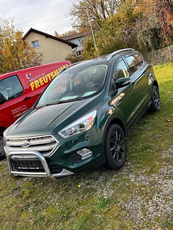 Gebraucht Ford Kuga 150 PS (110 kW) 2017 Grün SUV