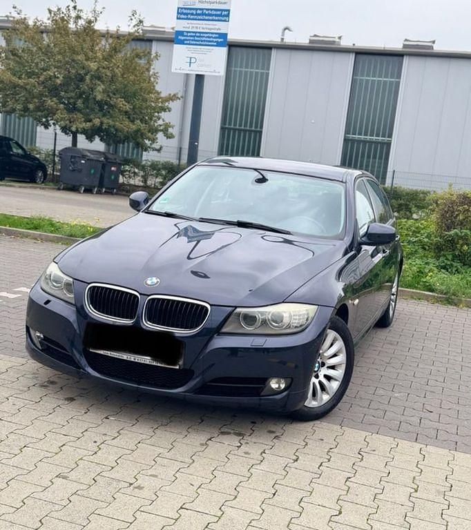 Blau Gebraucht 2010 BMW 318 Limousine | 4.699 € (Fairer Preis) - Bild 1/4