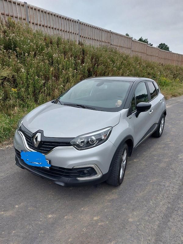 Grau Gebraucht 2020 Renault Captur Intens SUV | 12.995 € (Superpreis) - Bild 1/4