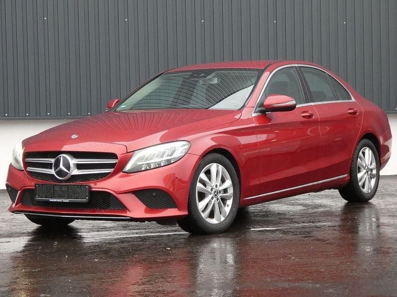 Hyazinthrot Gebraucht 2018 Mercedes C220 Avantgarde Limousine | 19.490 € (Fairer Preis) - Bild 1/4