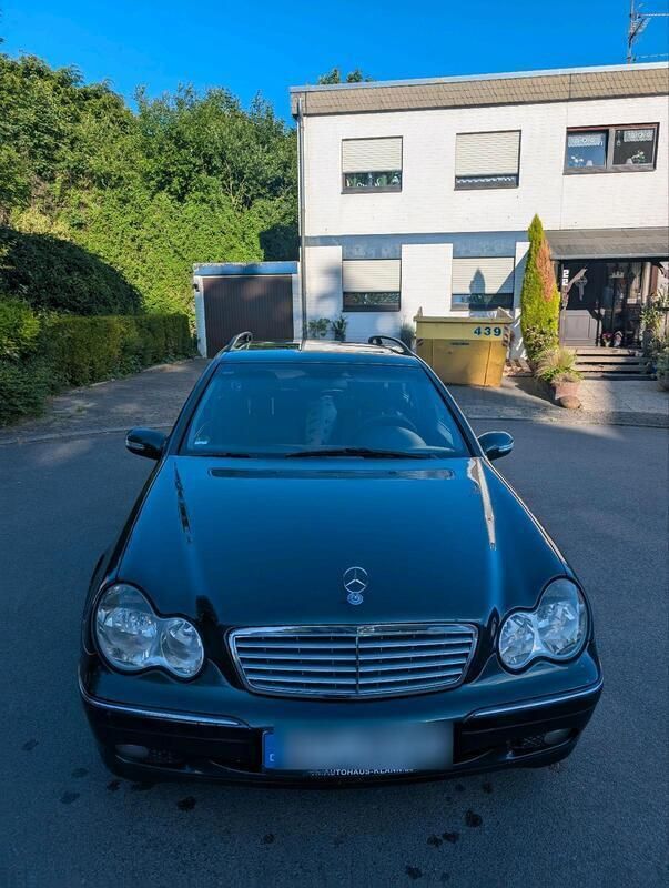 Grün Gebraucht 2002 Mercedes C270 Kombi | 1.111 € (Fairer Preis) - Bild 1/4