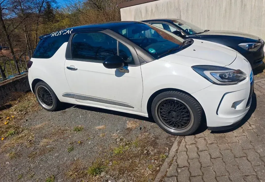 Gebraucht Citroën DS3 Sport Chic 165 PS (121 kW) 2015 Weiß Kleinwagen