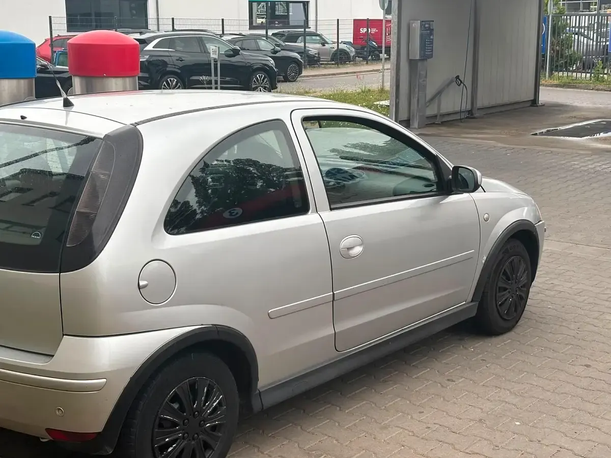 Gebraucht Opel Corsa 60 PS (44 kW) 2005 Silber Kleinwagen