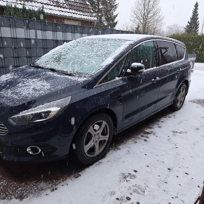 Gebraucht Ford S-MAX Titanium 180 PS (132 kW) 2017 Blau Van / Kleinbus