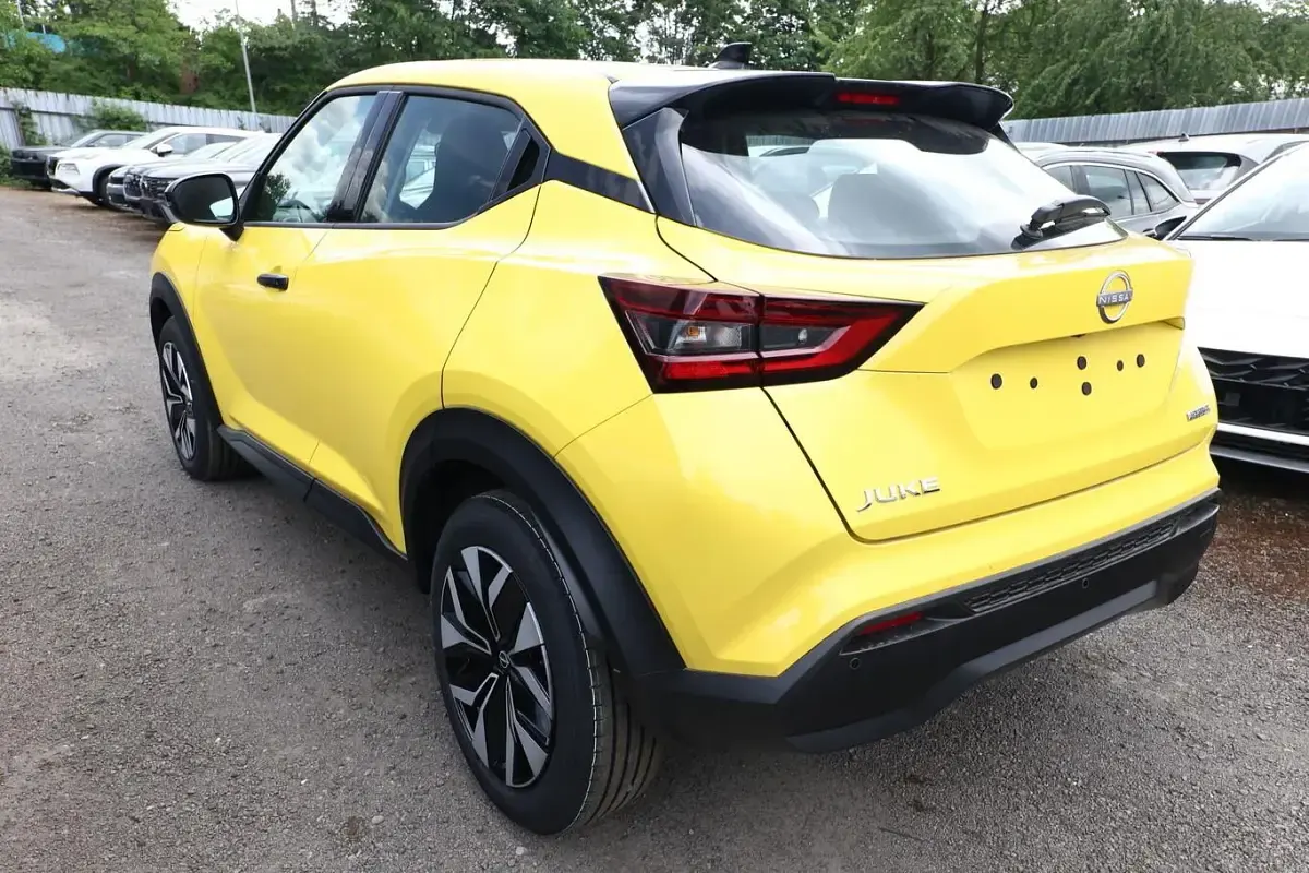 Neu Nissan Juke Acenta 143 PS (105 kW) 2025 Iconic yellow metallic SUV