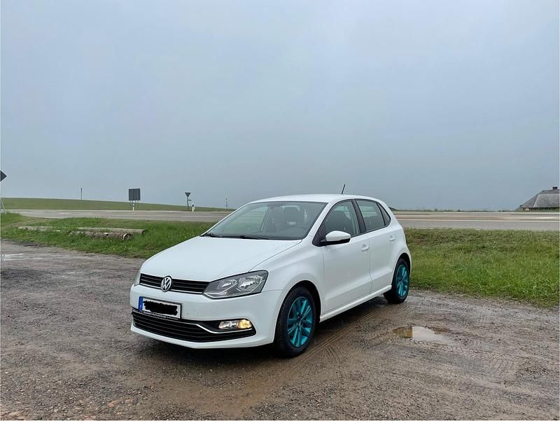 Weiß Gebraucht 2016 VW Polo Kleinwagen | 6.550 € (Fairer Preis) - Bild 1/4