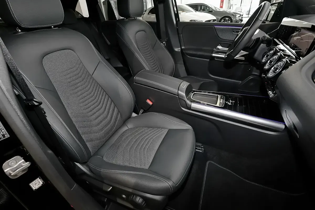 Gebraucht Mercedes B200 Progressive 163 PS (119 kW) 2025 Unilack nachtschwarz Van / Kleinbus
