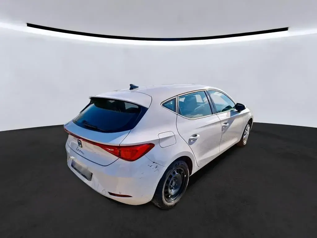 Gebraucht Seat Leon Reference 116 PS (85 kW) 2022 White candy Limousine