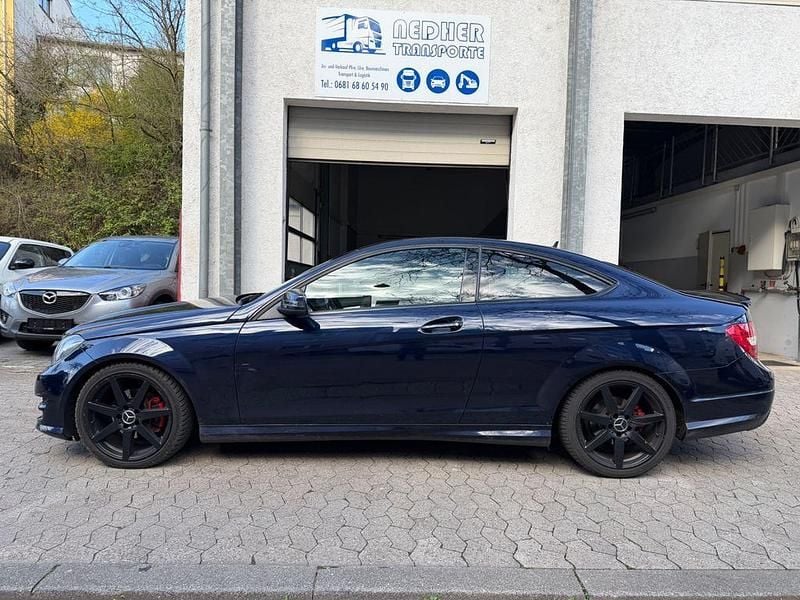 Gebraucht Mercedes C180 AMG 156 PS (114 kW) 2013 Blau Coupé