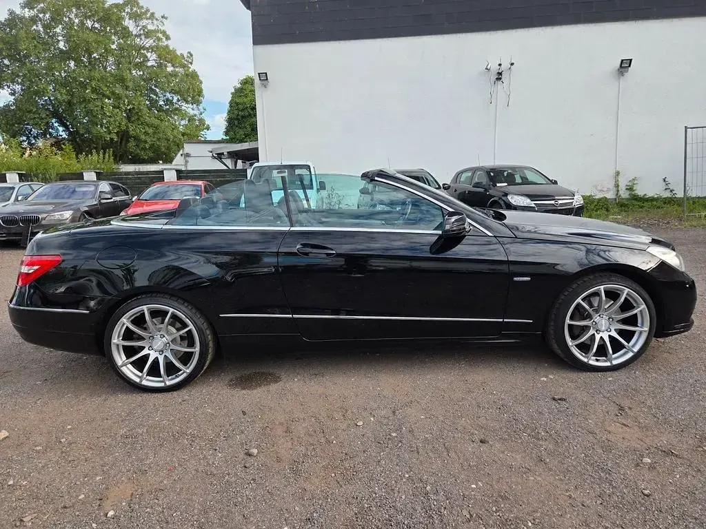 Gebraucht Mercedes E250 204 PS (150 kW) 2010 Schwarz Cabrio
