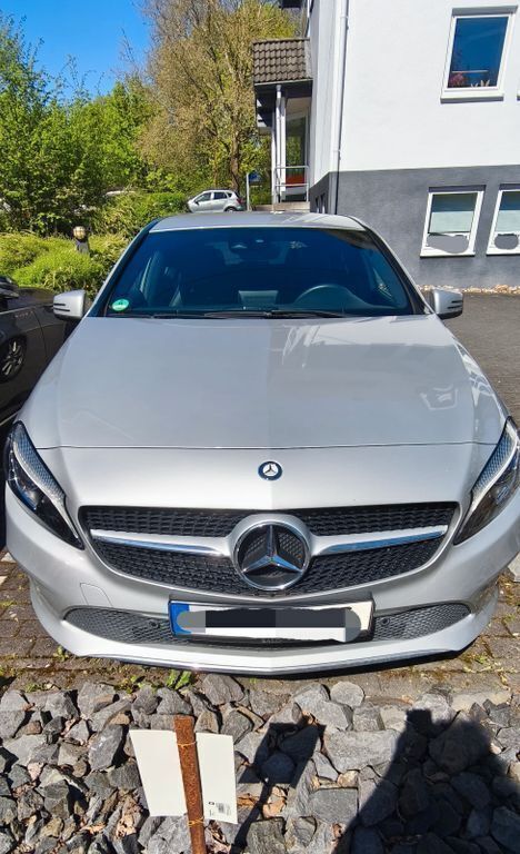 Silber Gebraucht 2016 Mercedes A200 Limousine | 17.400 € (Fairer Preis) - Bild 1/4
