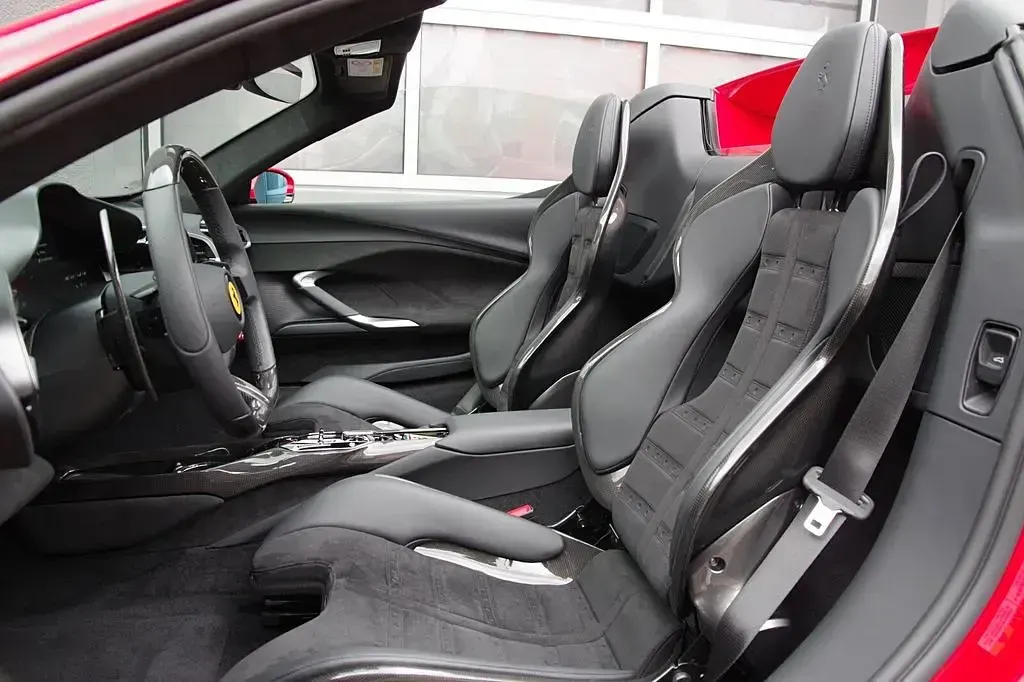 Second-hand Ferrari 296 829 CP (609 kW) 2025 Roșu